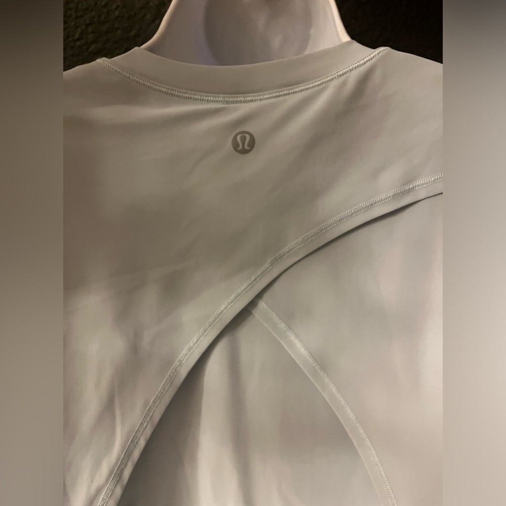 Lululemon Dragon fit long sleeve top - Picture 8 of 8